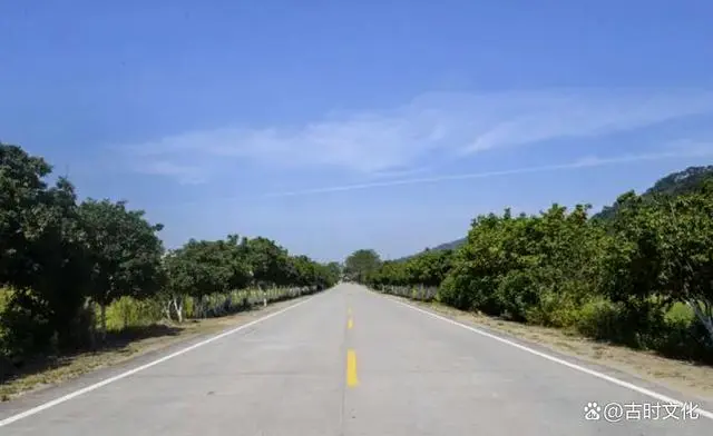 卧室朝向马路_t字路口卧室风水_卧室朝路口